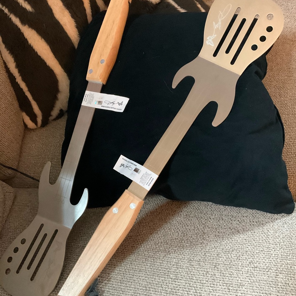 Dolly Parton Grill Spatula - Picture 13 of 16
